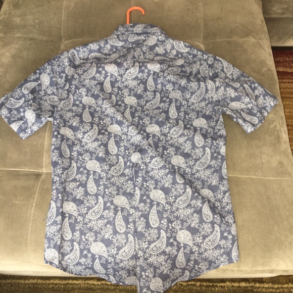 A shirt - Picture 3 of 4